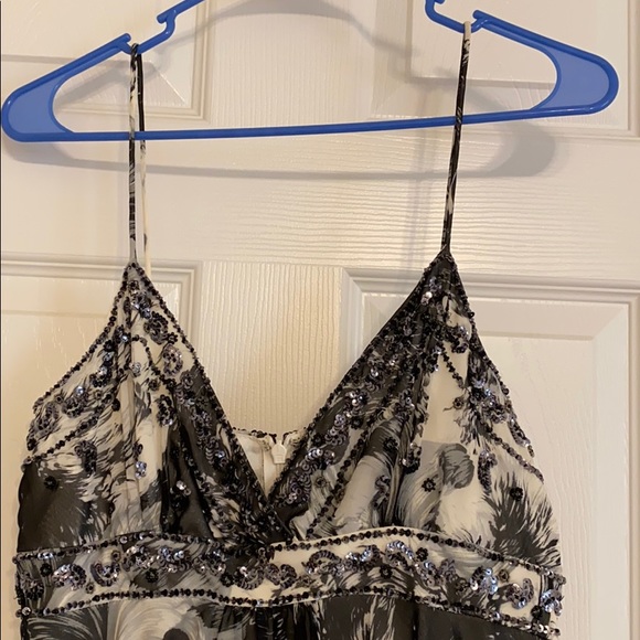 Gray Floral Sequin Flowy Dress - Picture 2 of 8